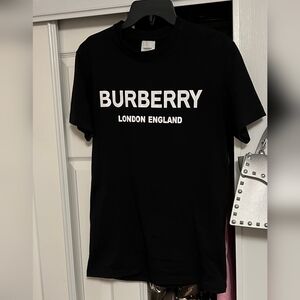 Burberry T-Shirt Size M